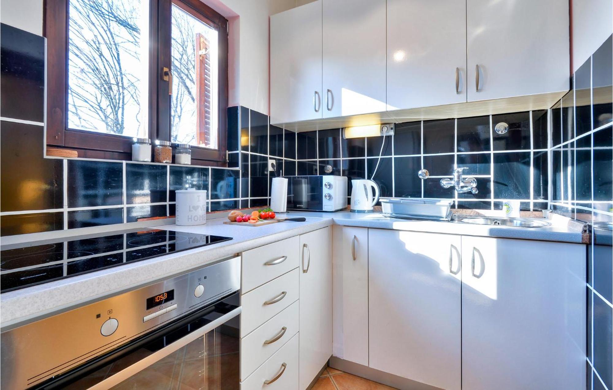 2 Bedroom Gorgeous Home In Gornje Stative Exterior foto